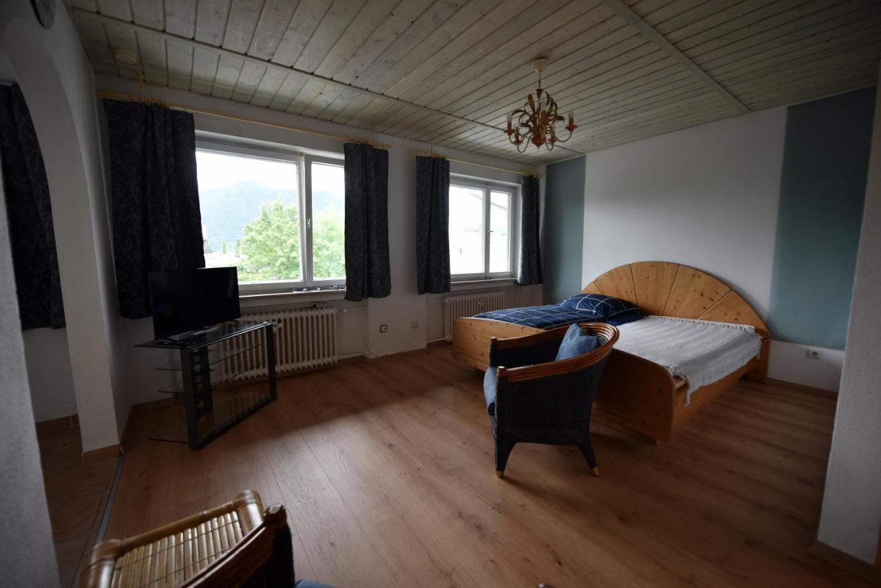 Ferienwohnung Osterfeld Гармиш-Партенкирхен Екстериор снимка